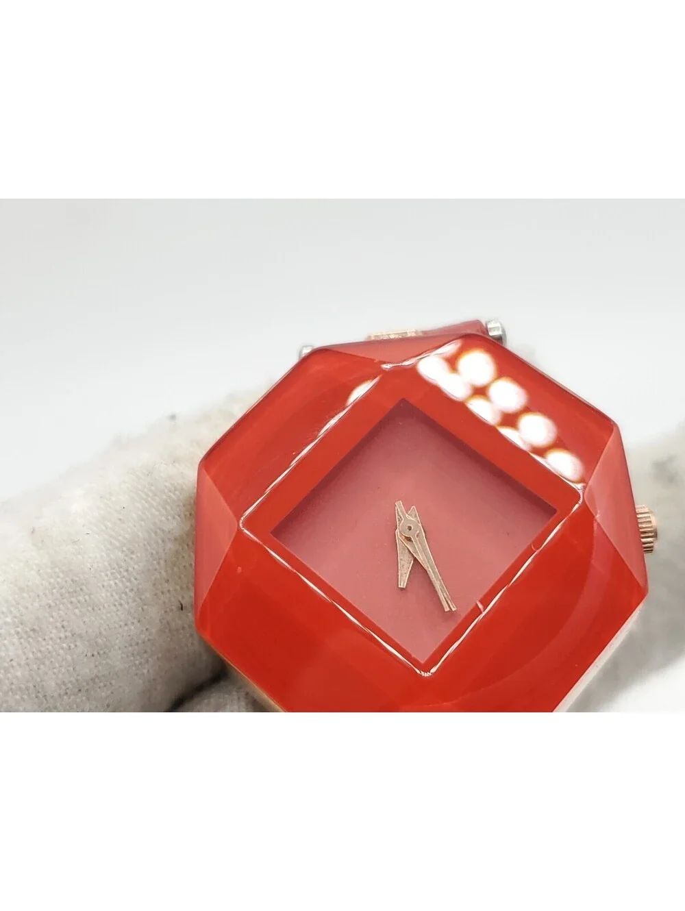 Kezzi Quartz Womens Watch New Battery Red 30mm